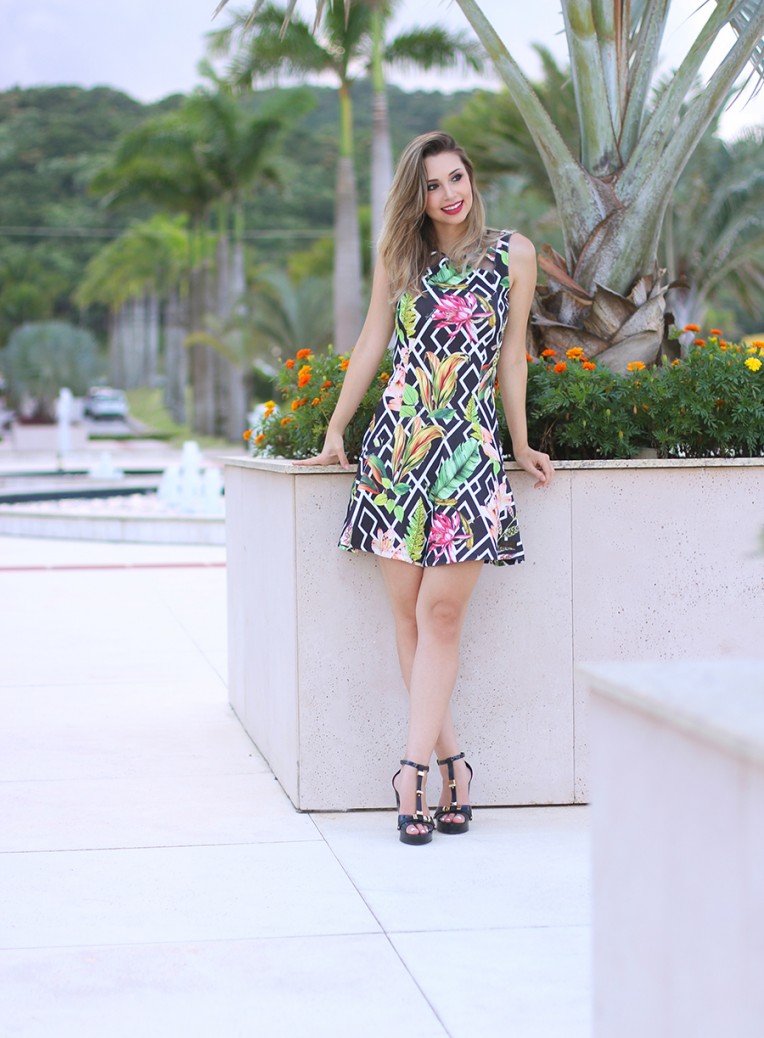 5-vestido florido com fundo preto naguchi