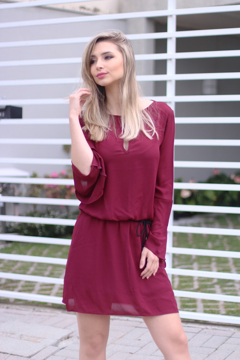 5-vestido bordo com mangas flare e bota cano curto